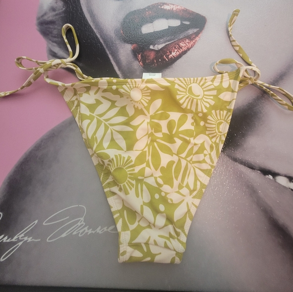 Green & Cream-Floral side Tie- Bikini Bottom - Picture 4 of 4